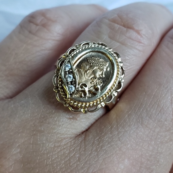 SOLD on Merc - Credit Suisse Cameo Diamond Ring - Picture 4 of 6